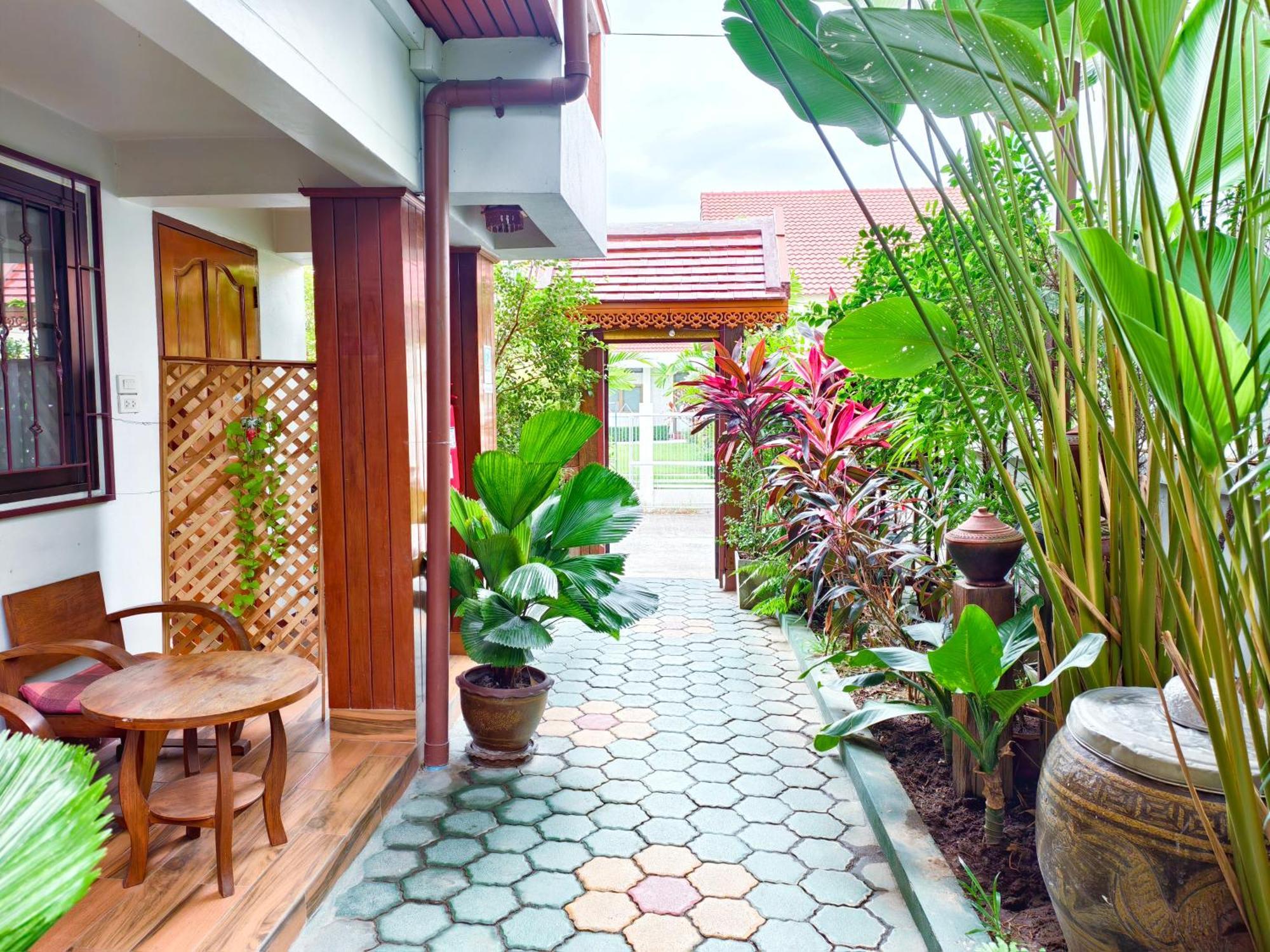 Aphilapa Residence Chiang Mai Extérieur photo